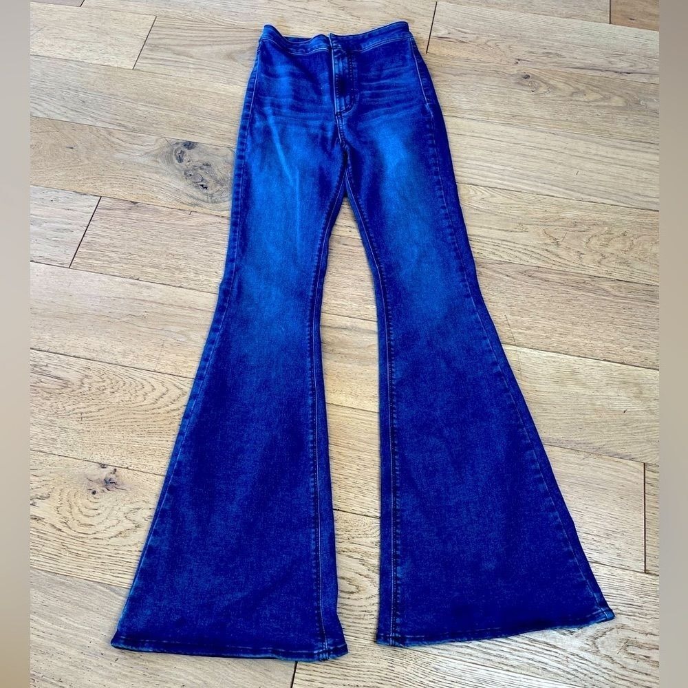 ModCloth The Curvy Flare High Rise Bell Bottom Jeans Blue Size 26 (794)‎